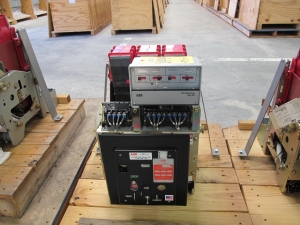 BREAKER, CIRCUIT TYPE, 250-600 AMP RATING, 240/480/600VAC VOLT RATING, 3 POLE, K600S KIND. ELECTRICALLY OPERATED CONSTRUCTION.WITH ALARM SWITCH (1R+1S CONTACT), OPERATION COUNTER, MANUAL TRIP PUSHBUTTON COVER, AND TEST REPORTS, PART NUMBER C1525-7773-132-07(00)(01)(18)(40) (43)(64) ***** COPE ITEM PC 91-02 ***** (W-44) LOADING & HANDLING FEE $15-